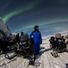 Nordlys-safari med snøscooter