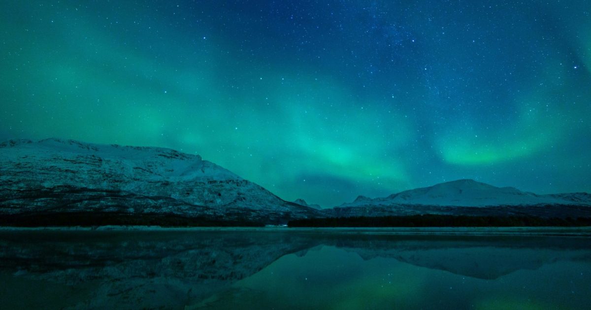 Facts About the Northern Lights | Norwegian Travel