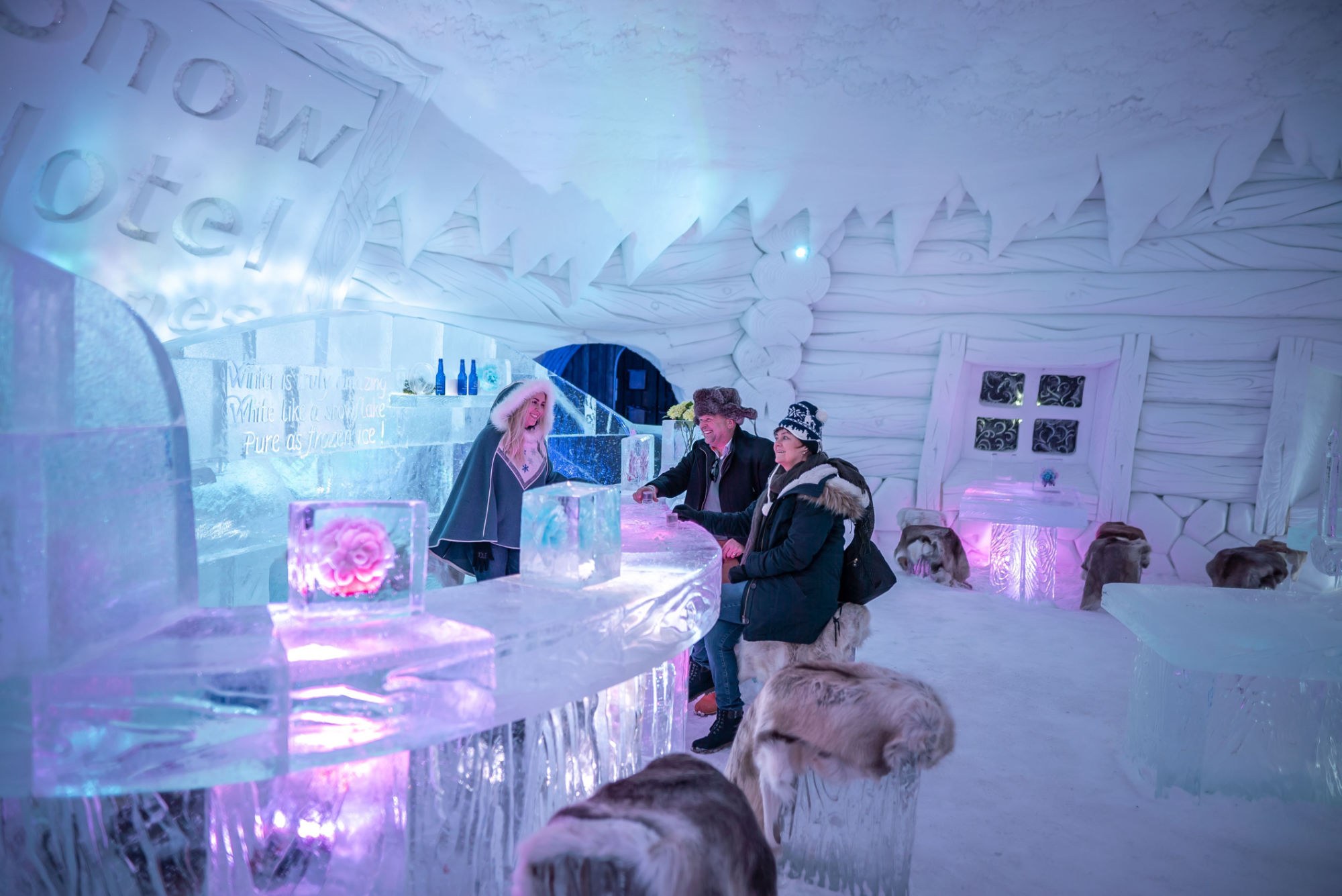 Kirkenes Snowhotel ice bar