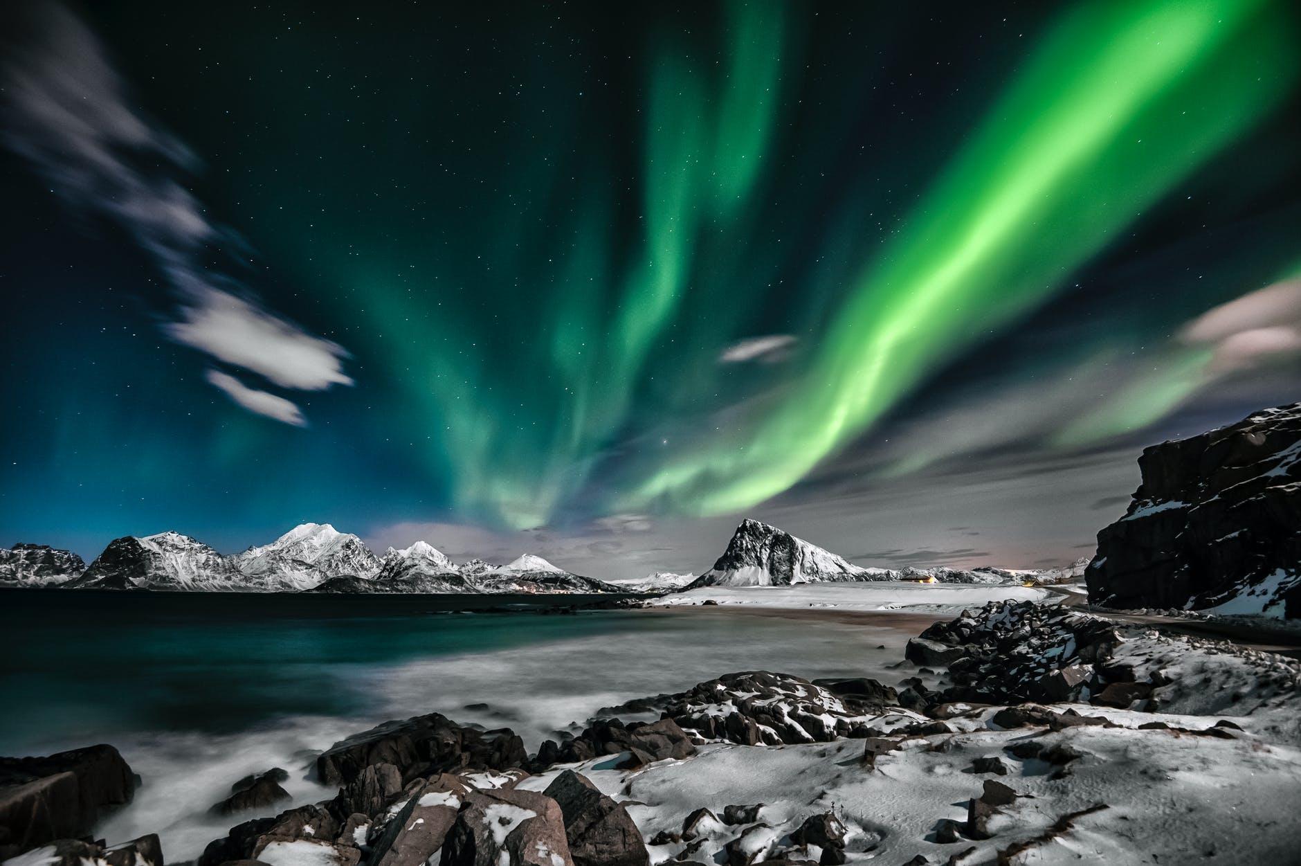 Northern lights norway, mountains